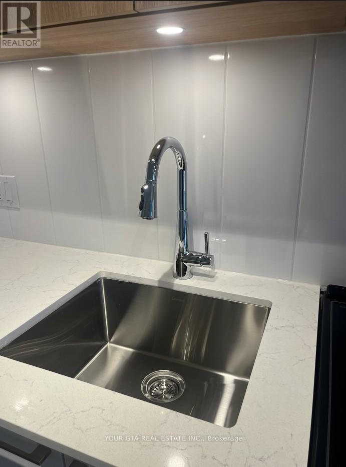 505 - 500 Plains Road E Road, Burlington, Ontario  L7T 2E1 - Photo 8 - W12639838