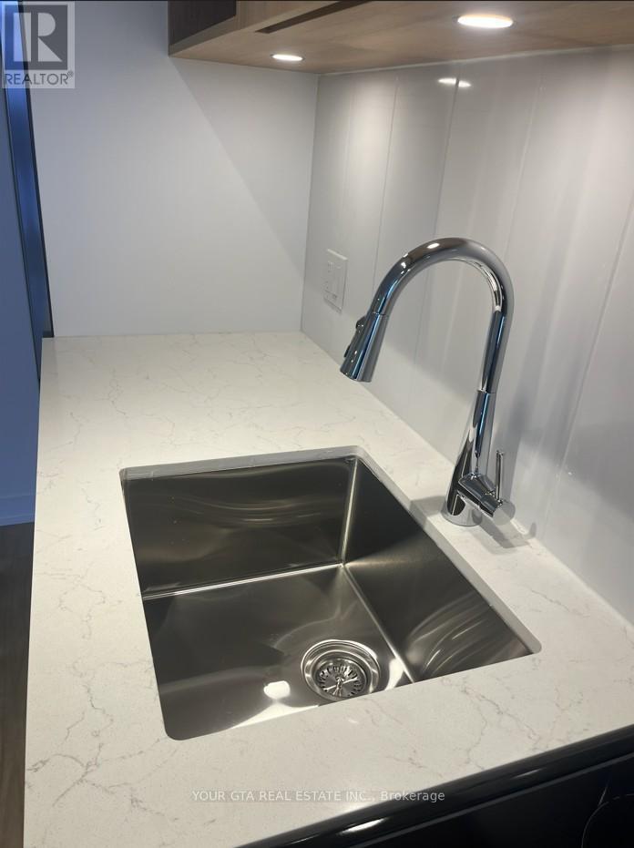 505 - 500 Plains Road E Road, Burlington, Ontario  L7T 2E1 - Photo 9 - W12639838