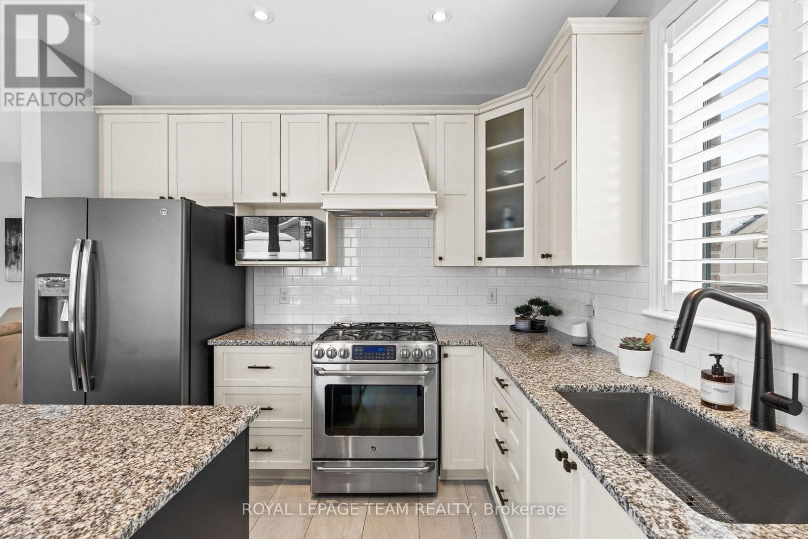 801 Bowercrest Crescent N, Ottawa, Ontario  K1V 2K3 - Photo 15 - X12639846