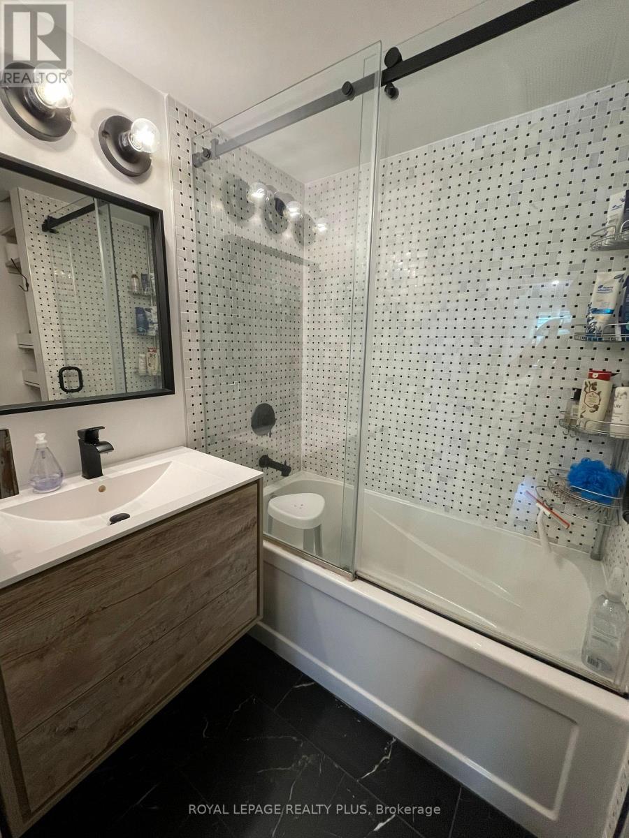 38c Shank Street, Toronto, Ontario  M6J 3T9 - Photo 11 - C12639880