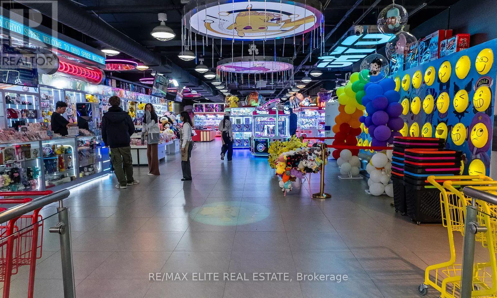 340 YONGE STREET, Toronto, Ontario