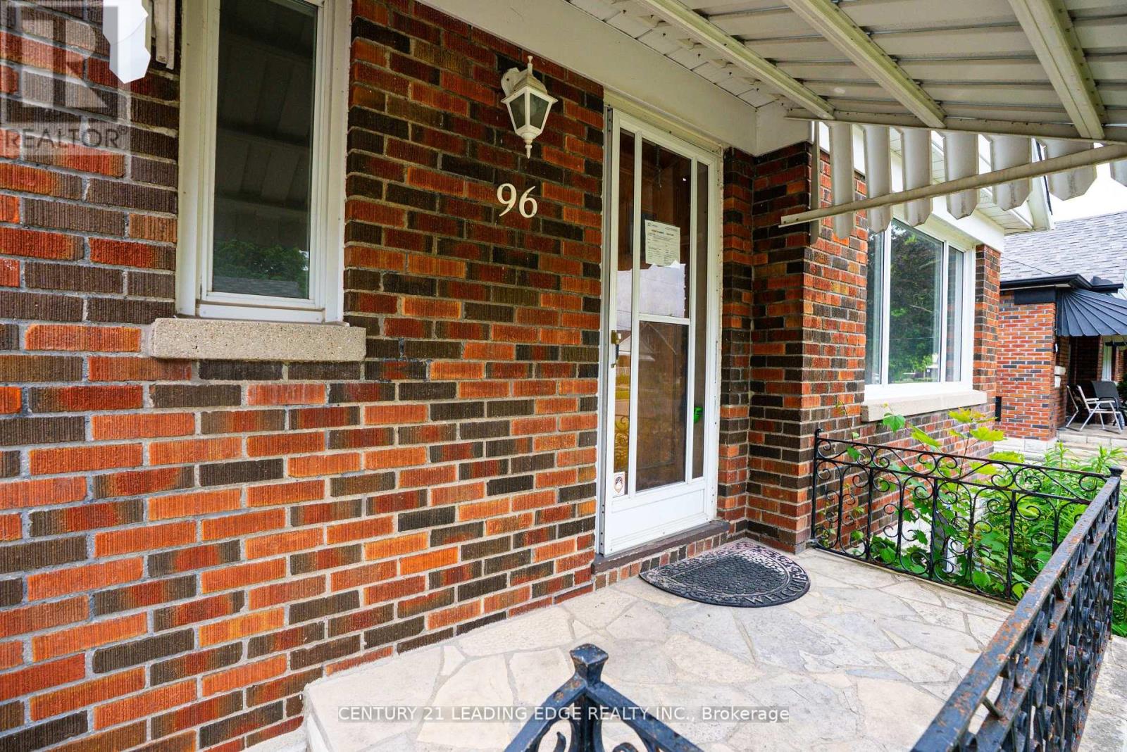 96 Oakes Avenue, Oshawa, Ontario  L1G 6C6 - Photo 3 - E12639862