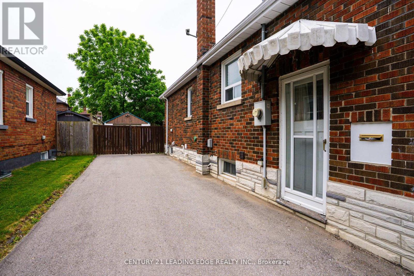 96 Oakes Avenue, Oshawa, Ontario  L1G 6C6 - Photo 4 - E12639862