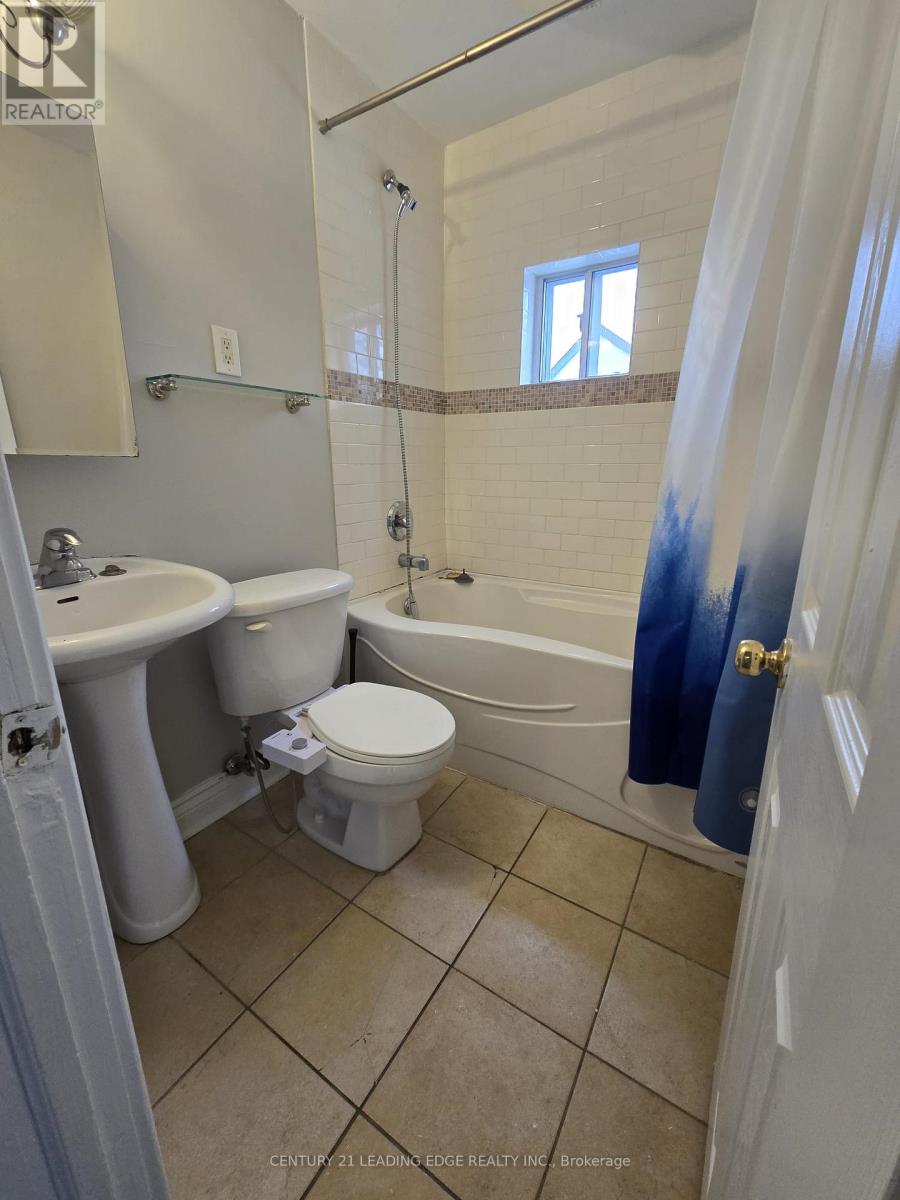 2a Kimbourne Avenue, Toronto, Ontario  M4J 4J2 - Photo 4 - E12639870