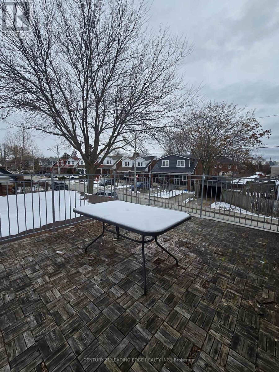 2a Kimbourne Avenue, Toronto, Ontario  M4J 4J2 - Photo 6 - E12639870