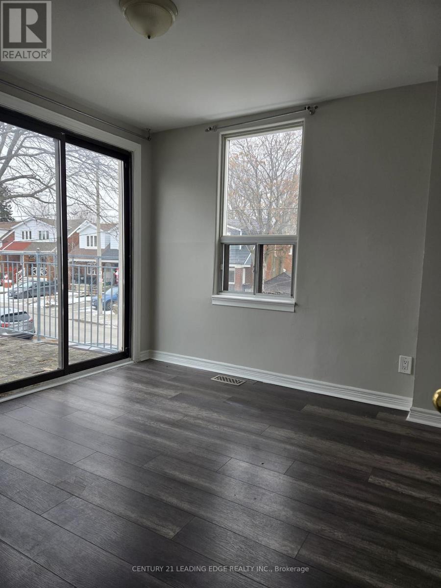 2a Kimbourne Avenue, Toronto, Ontario  M4J 4J2 - Photo 8 - E12639870