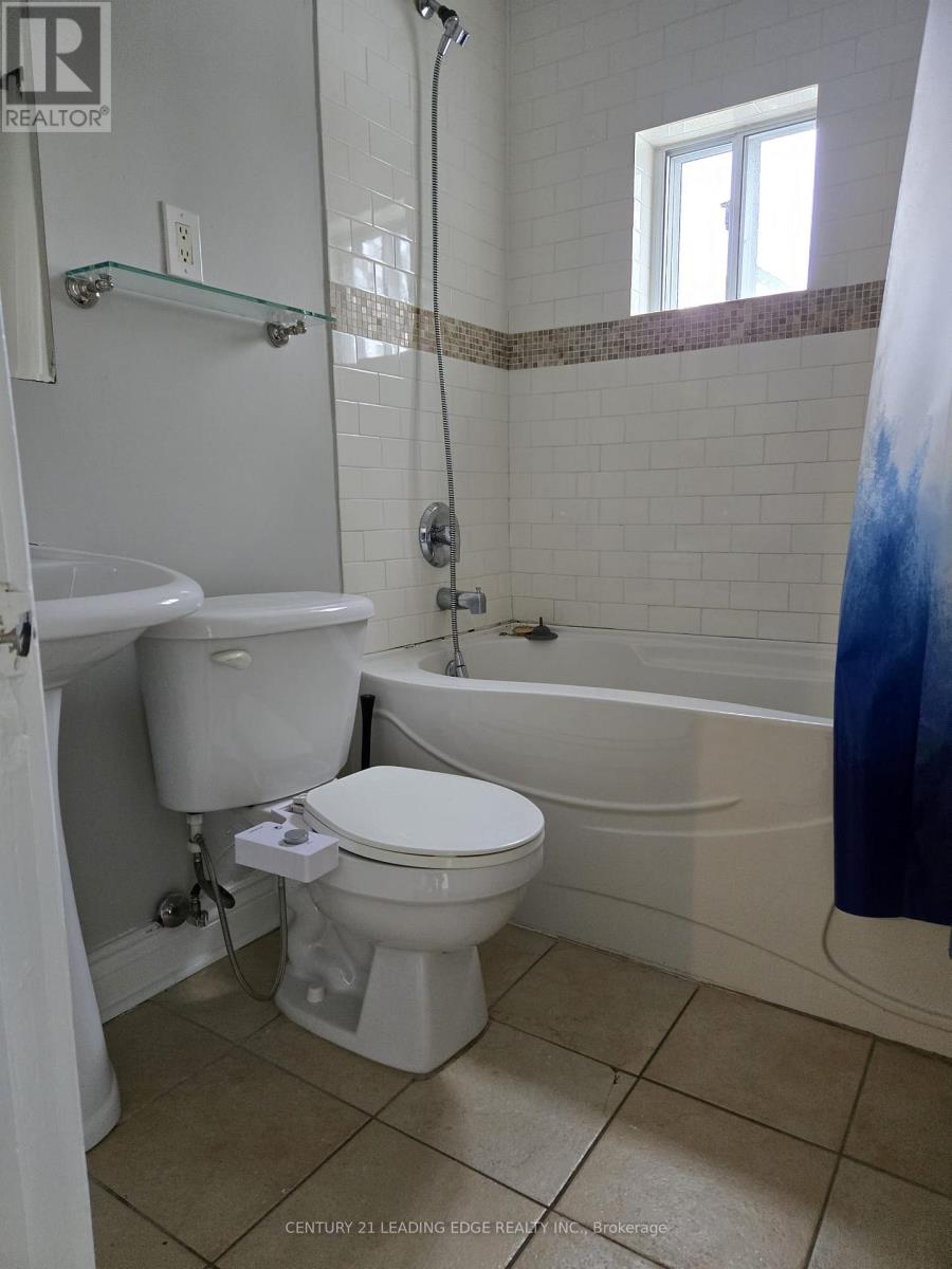 2a Kimbourne Avenue, Toronto, Ontario  M4J 4J2 - Photo 9 - E12639870