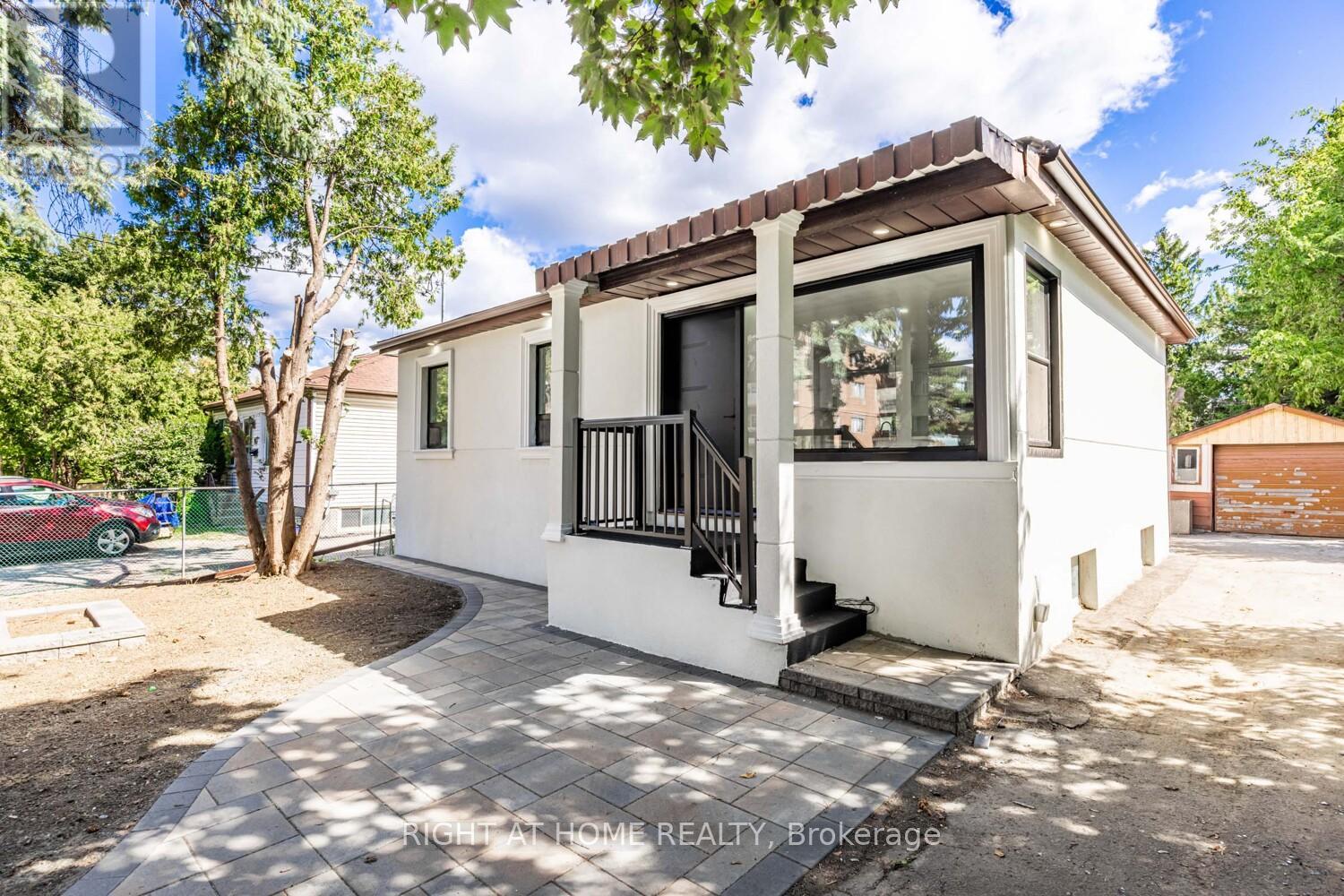 LOWER UNIT - 225 ESSEX AVENUE, Richmond Hill, Ontario