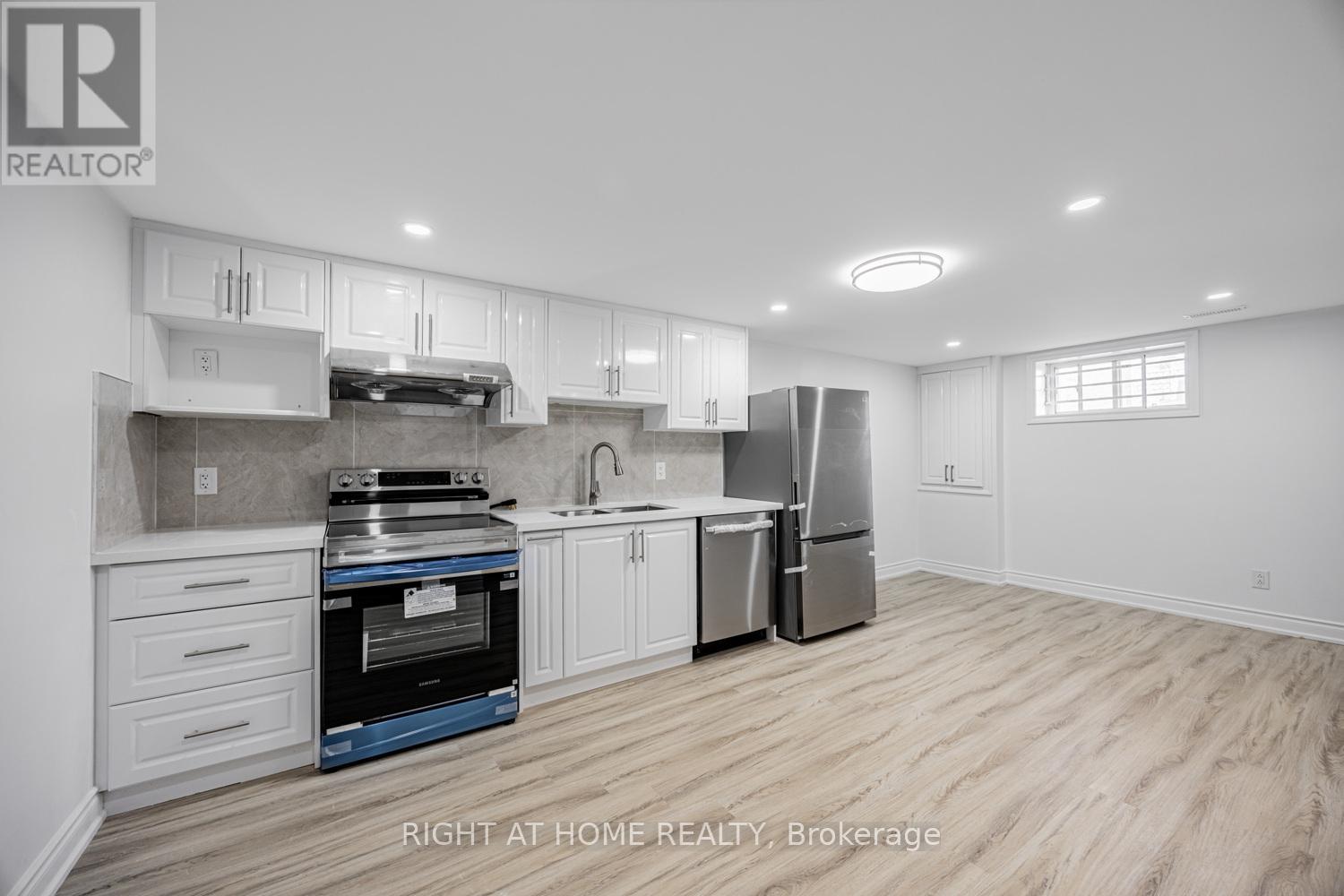 Lower Unit - 225 Essex Avenue, Richmond Hill, Ontario  L4C 2C1 - Photo 11 - N12639878