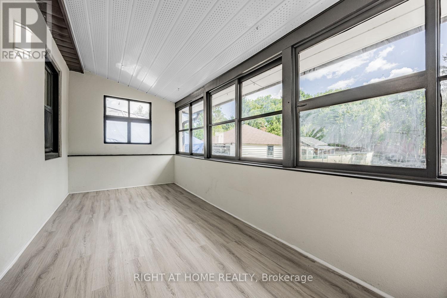 Lower Unit - 225 Essex Avenue, Richmond Hill, Ontario  L4C 2C1 - Photo 2 - N12639878