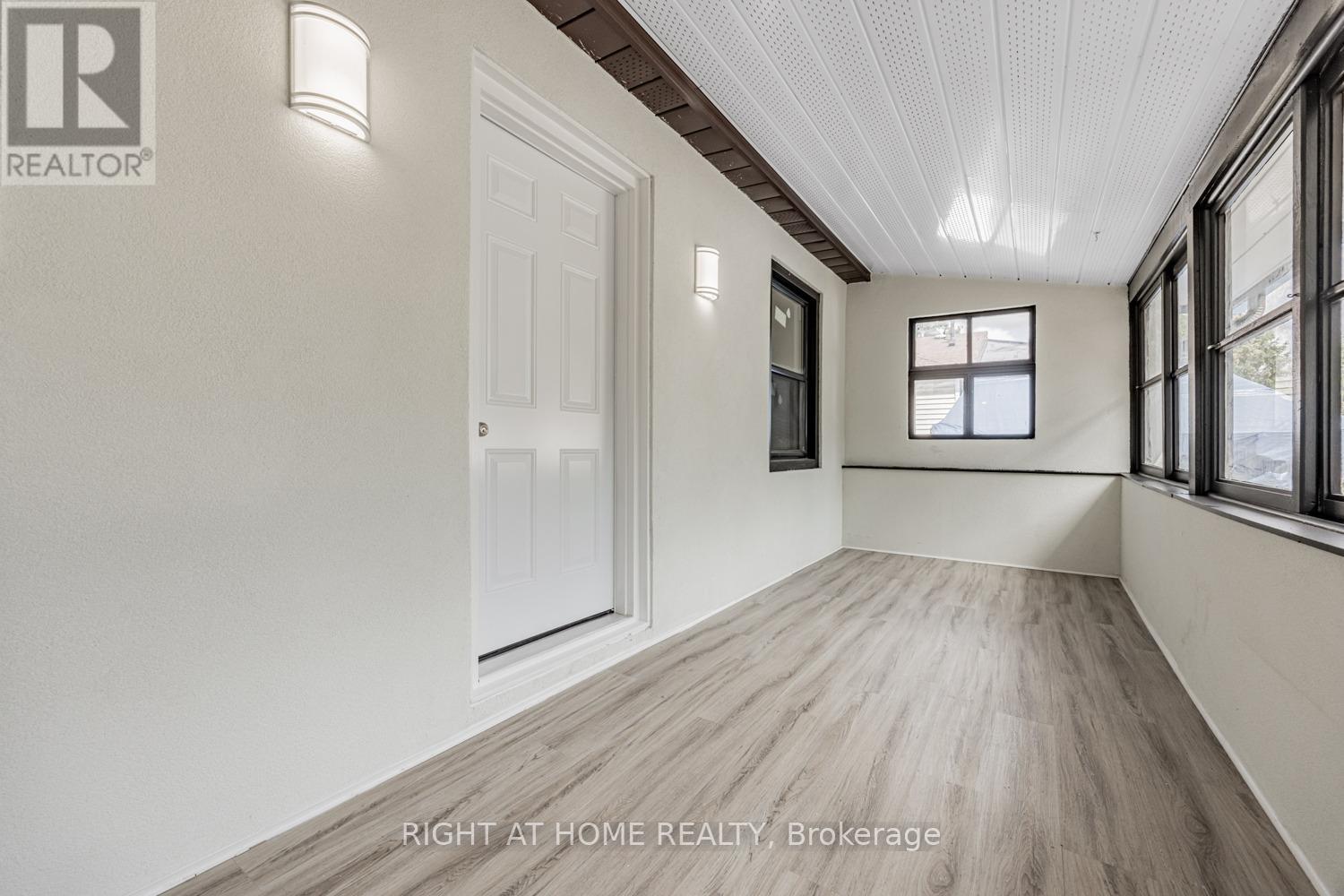 Lower Unit - 225 Essex Avenue, Richmond Hill, Ontario  L4C 2C1 - Photo 3 - N12639878