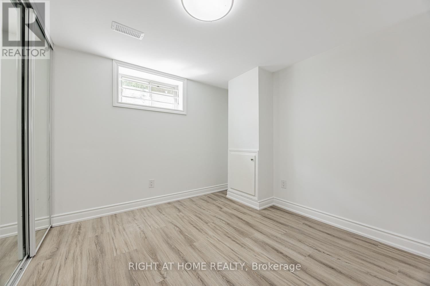 Lower Unit - 225 Essex Avenue, Richmond Hill, Ontario  L4C 2C1 - Photo 5 - N12639878