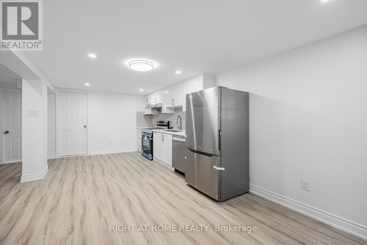 Lower Unit - 225 Essex Avenue, Richmond Hill, Ontario  L4C 2C1 - Photo 8 - N12639878