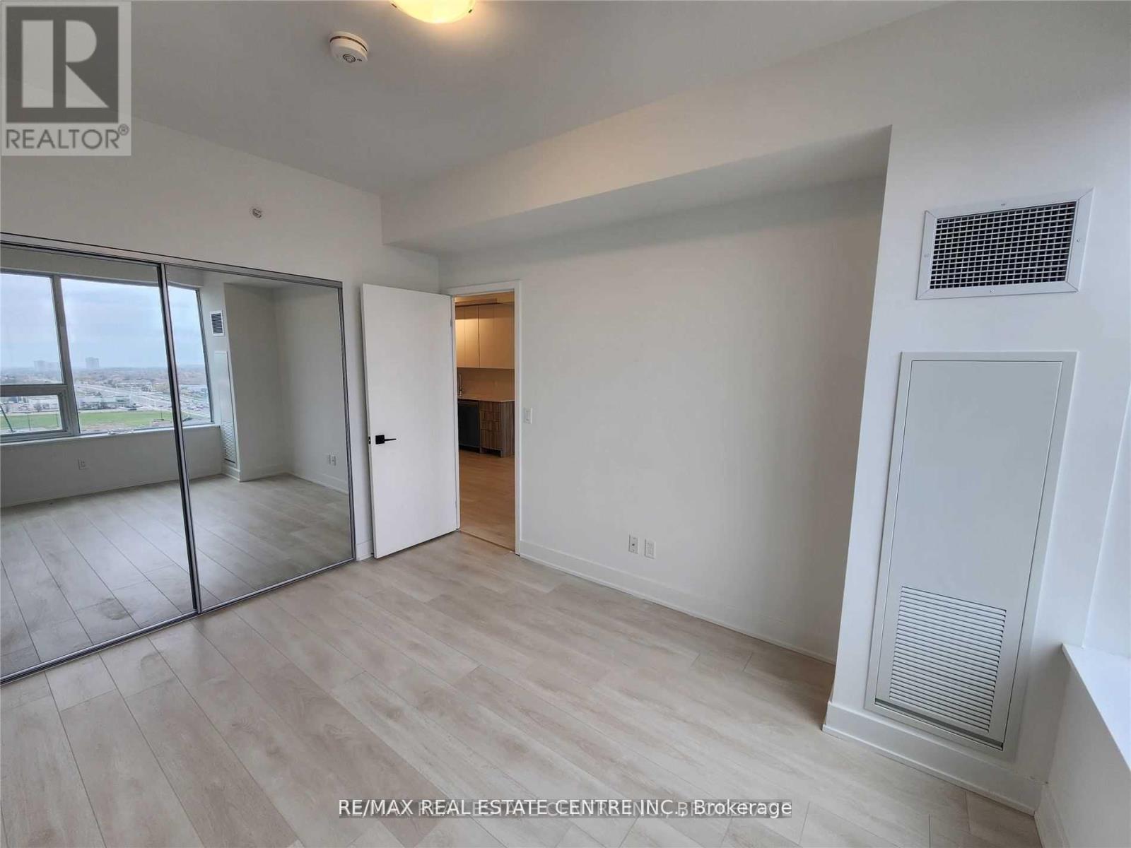 1122 - 2485 Taunton Road, Oakville, Ontario  L6H 3R9 - Photo 3 - W12639854