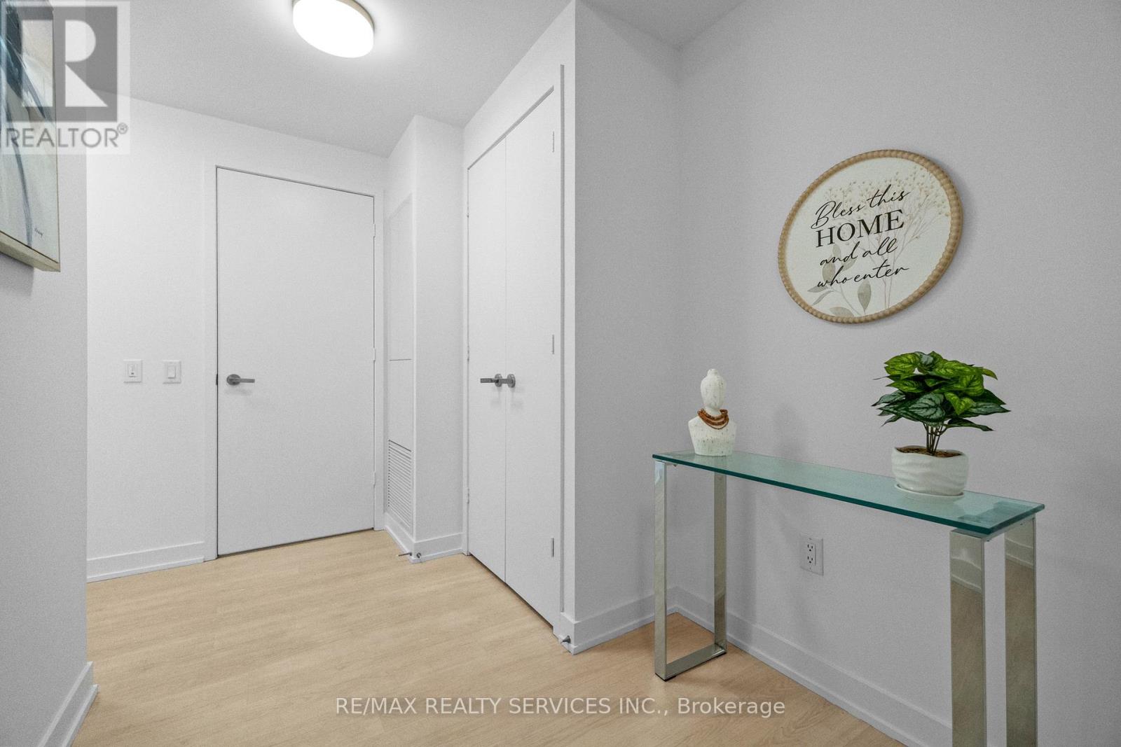 2701 - 3883 Quartz Road, Mississauga, Ontario  L5B 0M4 - Photo 2 - W12639890