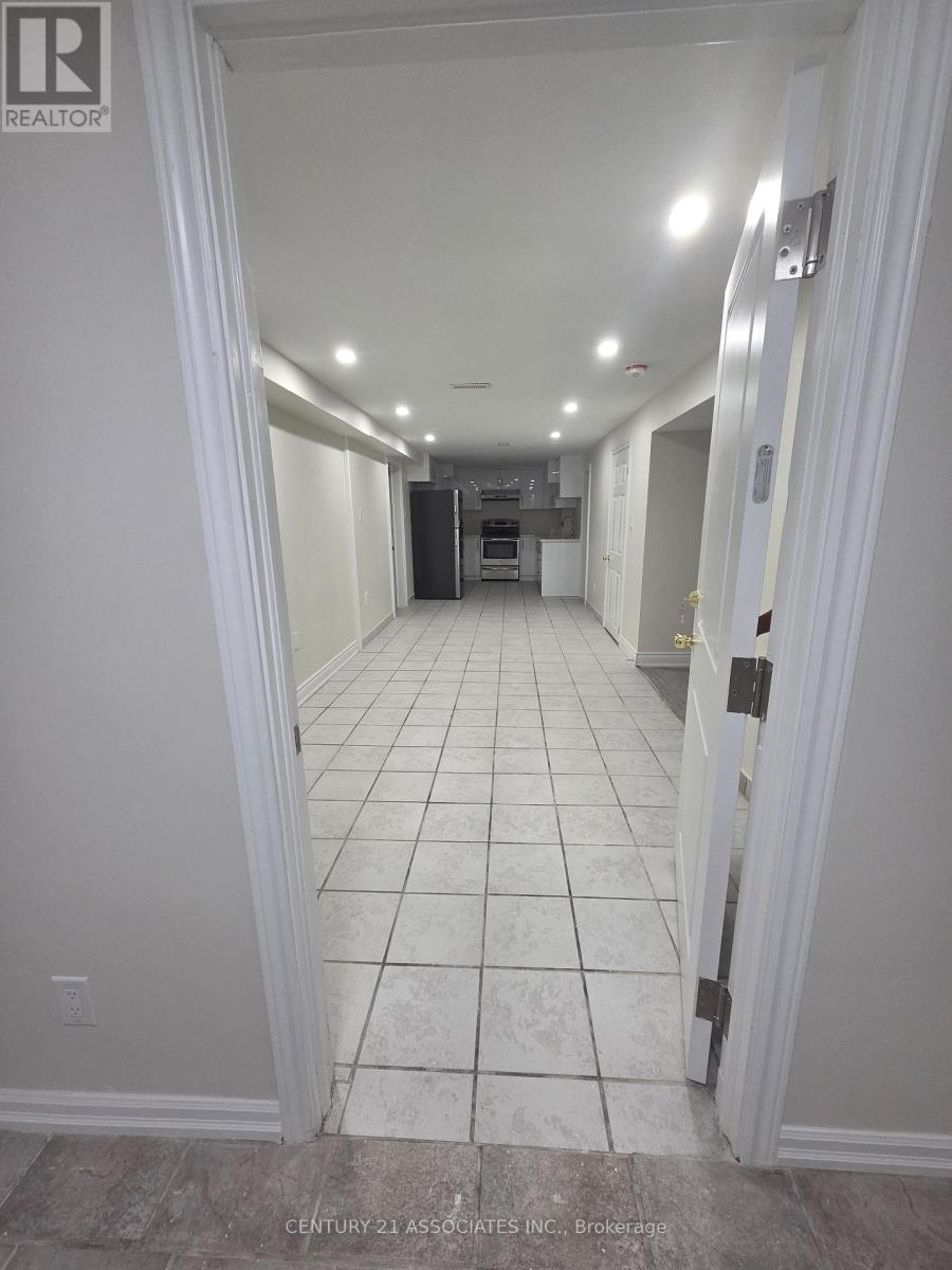 Lower - 3158 Avalon Drive S, Mississauga, Ontario  L5N 5N5 - Photo 2 - W12639892