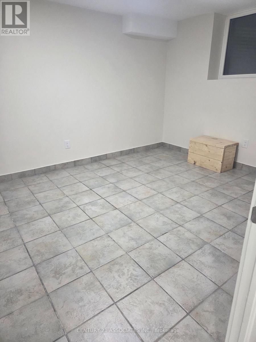 Lower - 3158 Avalon Drive S, Mississauga, Ontario  L5N 5N5 - Photo 8 - W12639892