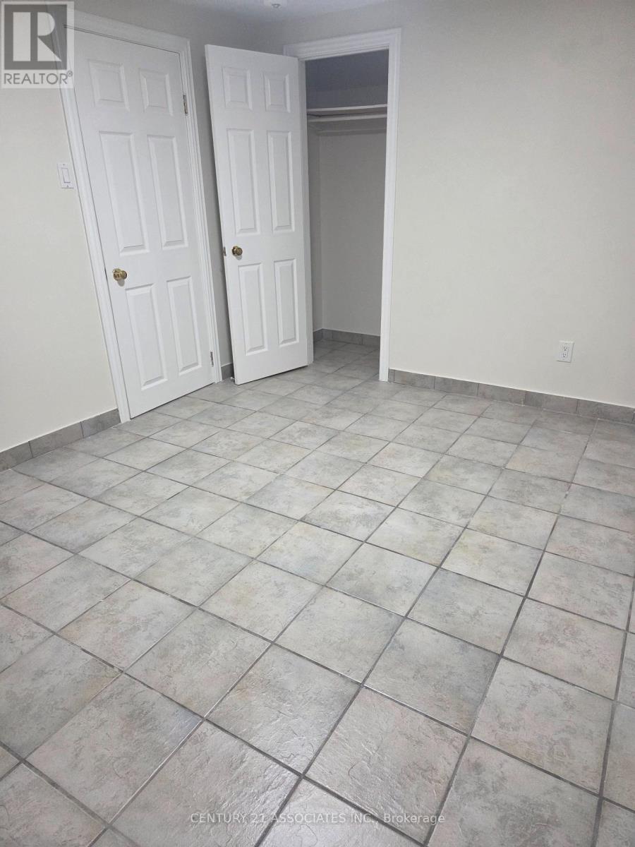 Lower - 3158 Avalon Drive S, Mississauga, Ontario  L5N 5N5 - Photo 9 - W12639892