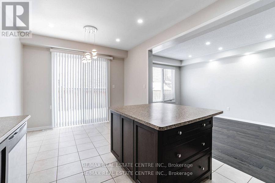 989 Farmstead Drive, Milton, Ontario  L9T 8J1 - Photo 16 - W12639596