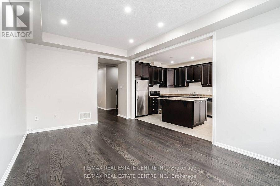 989 Farmstead Drive, Milton, Ontario  L9T 8J1 - Photo 12 - W12639596