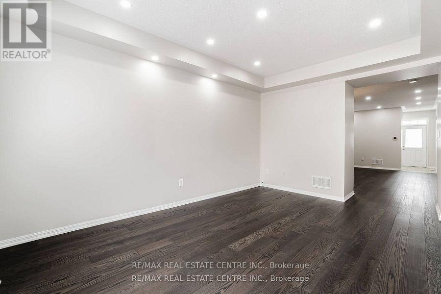 989 Farmstead Drive, Milton, Ontario  L9T 8J1 - Photo 11 - W12639596