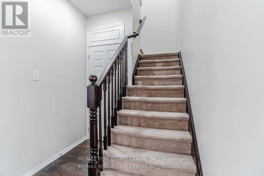 989 Farmstead Drive, Milton, Ontario  L9T 8J1 - Photo 23 - W12639596