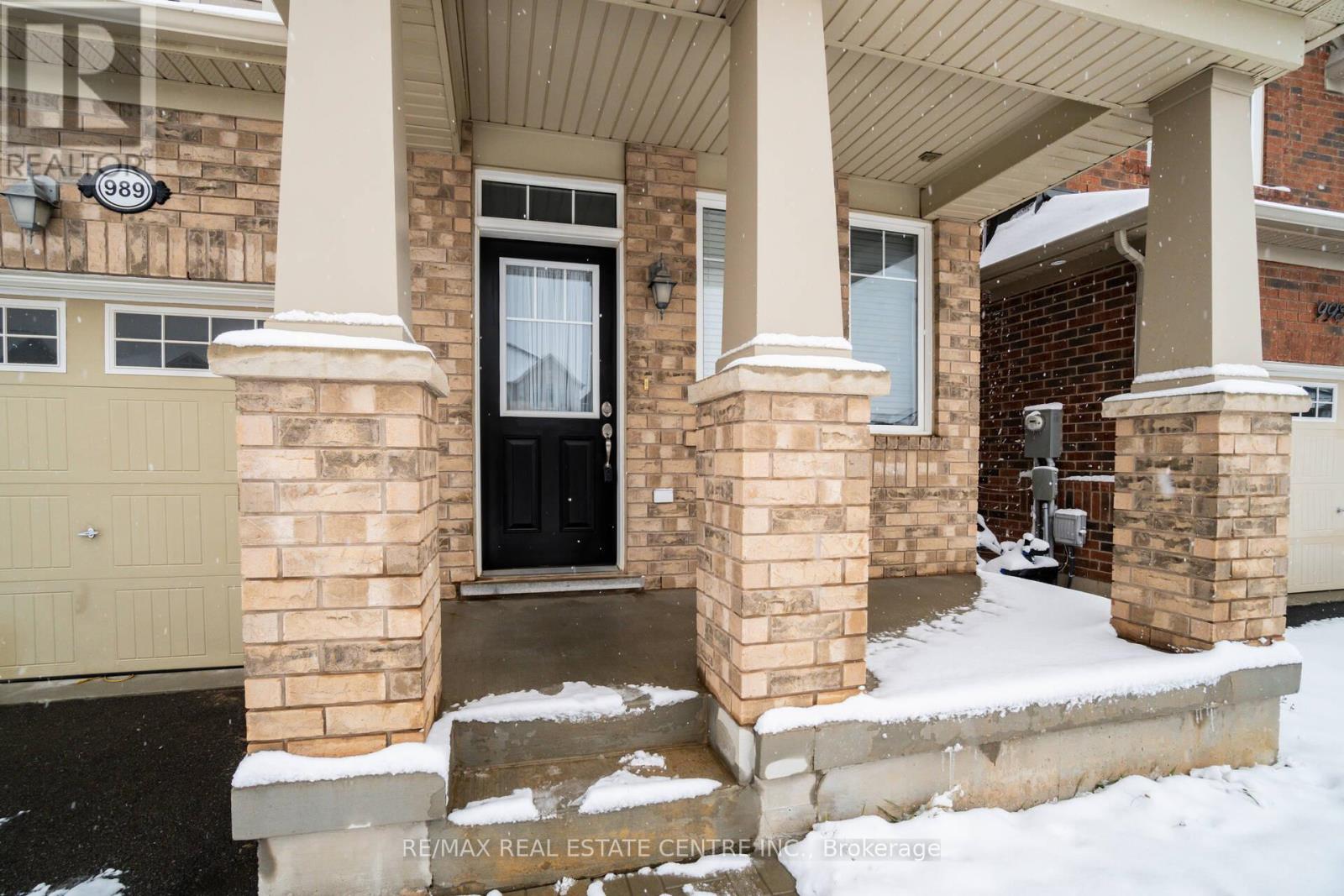 989 Farmstead Drive, Milton, Ontario  L9T 8J1 - Photo 3 - W12639596