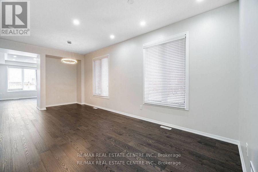 989 Farmstead Drive, Milton, Ontario  L9T 8J1 - Photo 4 - W12639596