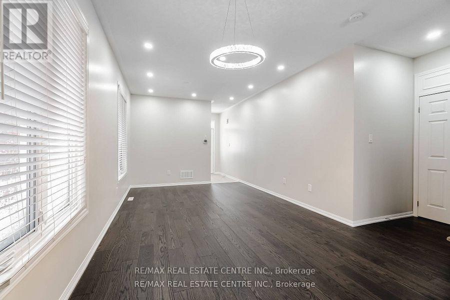 989 Farmstead Drive, Milton, Ontario  L9T 8J1 - Photo 6 - W12639596