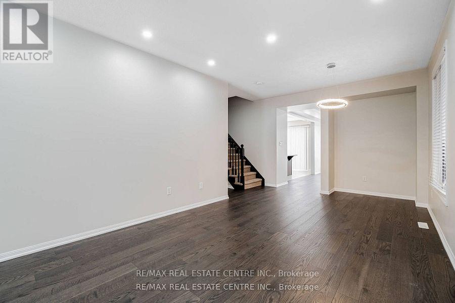 989 Farmstead Drive, Milton, Ontario  L9T 8J1 - Photo 5 - W12639596