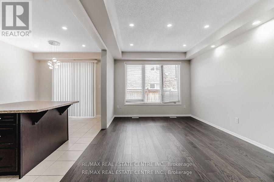 989 Farmstead Drive, Milton, Ontario  L9T 8J1 - Photo 9 - W12639596