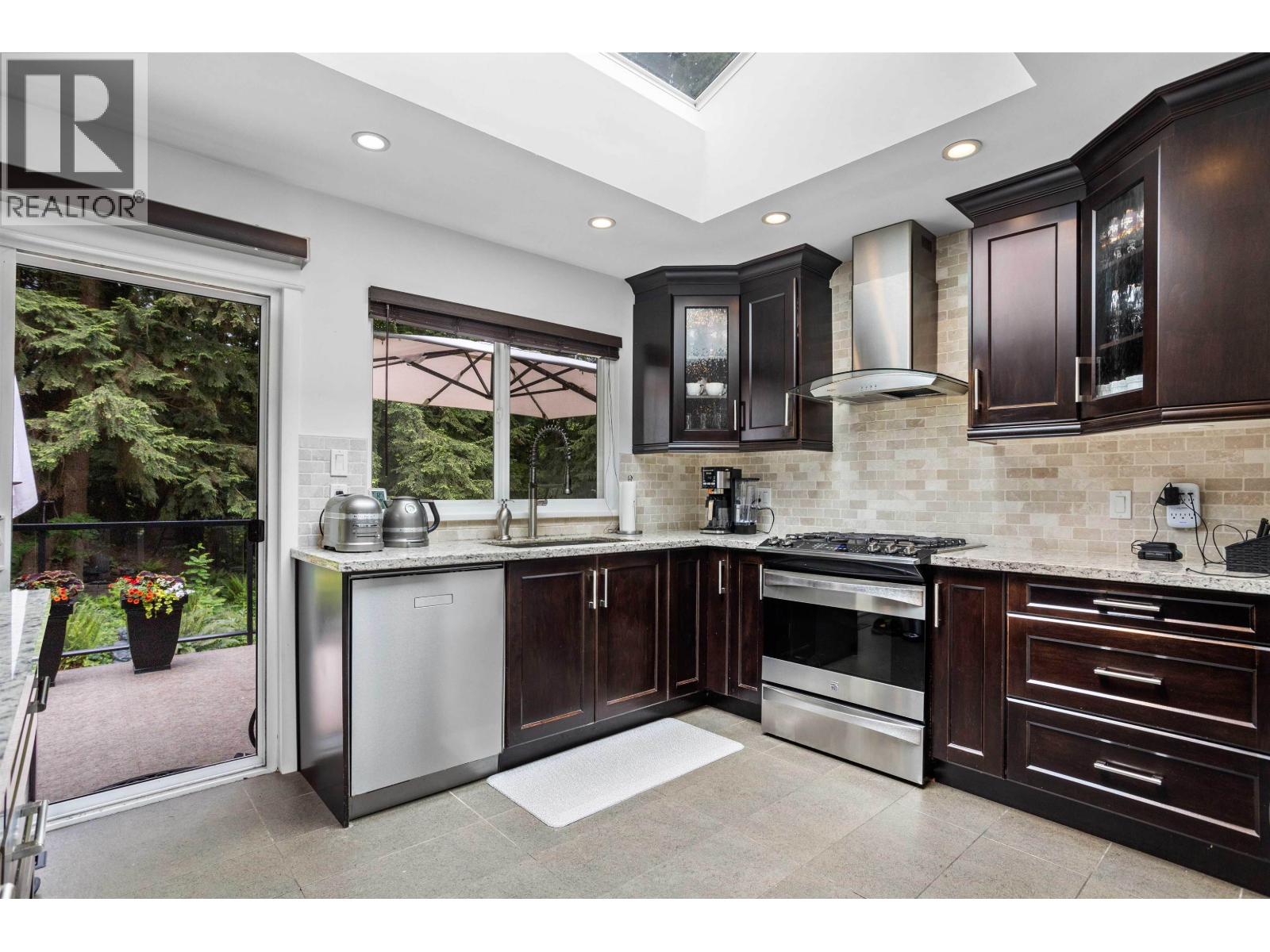 2606 Hawser Avenue, Coquitlam, British Columbia  V3C 4E1 - Photo 11 - R3074343