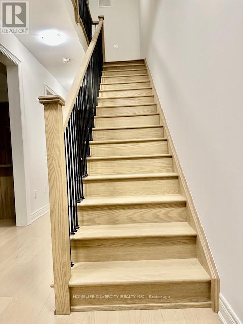 130 Falby Road, Brampton, Ontario  L6P 4L9 - Photo 2 - W12639896