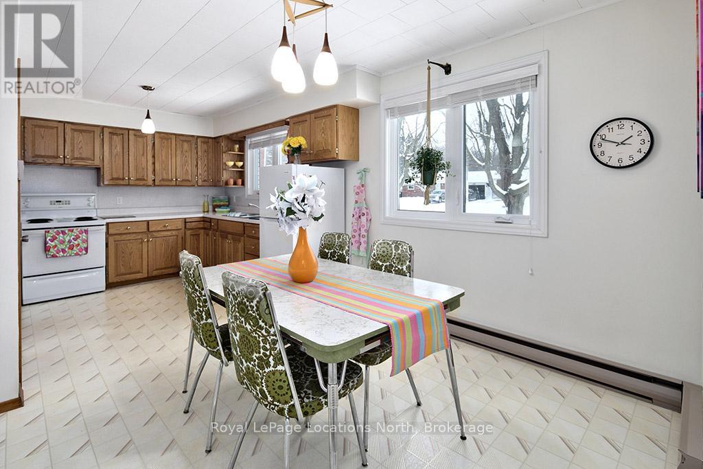 138 Montgomery Street, Meaford, Ontario N4L 1C4 - Photo 6 - X12639942