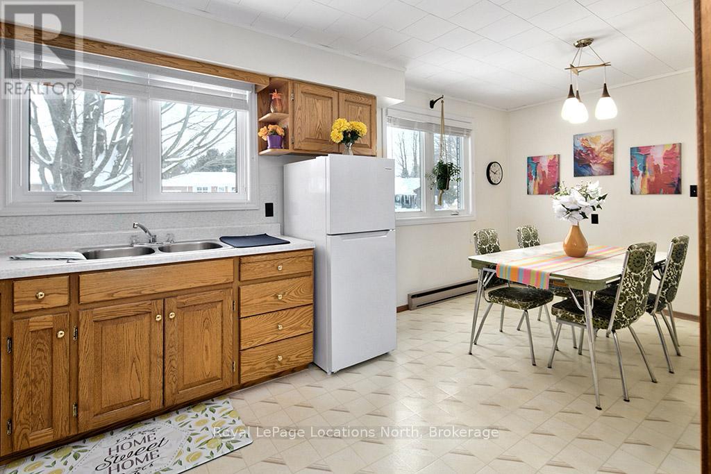 138 Montgomery Street, Meaford, Ontario N4L 1C4 - Photo 8 - X12639942