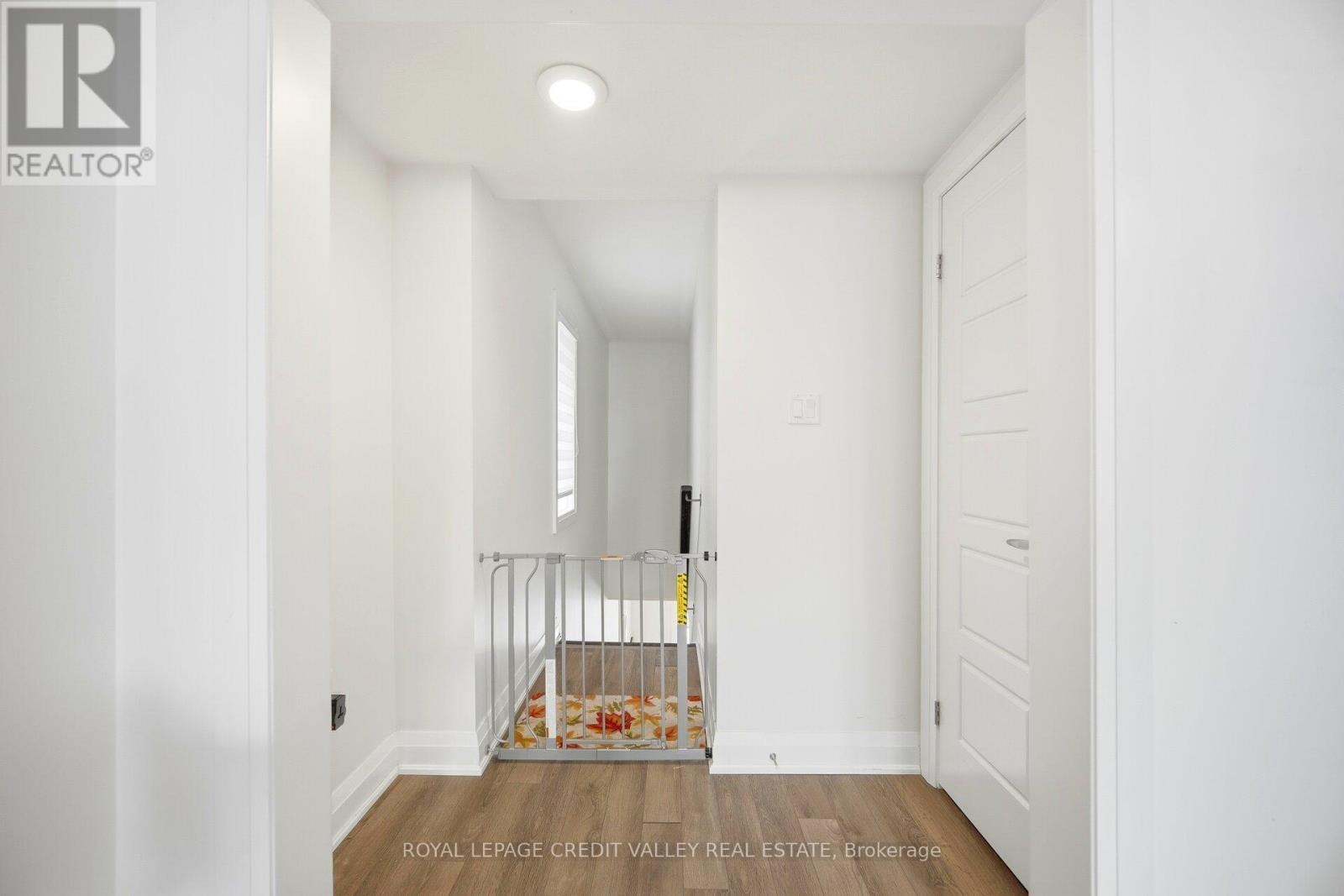 565 Goldenrod Lane, Kitchener, Ontario N2R 0L7 - Photo 8 - X12639904