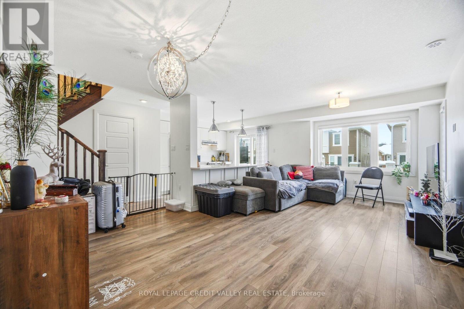 565 Goldenrod Lane, Kitchener, Ontario N2R 0L7 - Photo 9 - X12639904