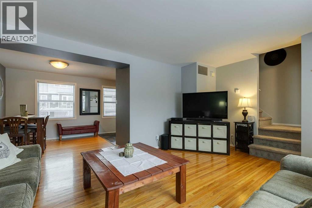 681 Regal Park Ne, Calgary, Alberta  T2E 0S6 - Photo 3 - A2274274