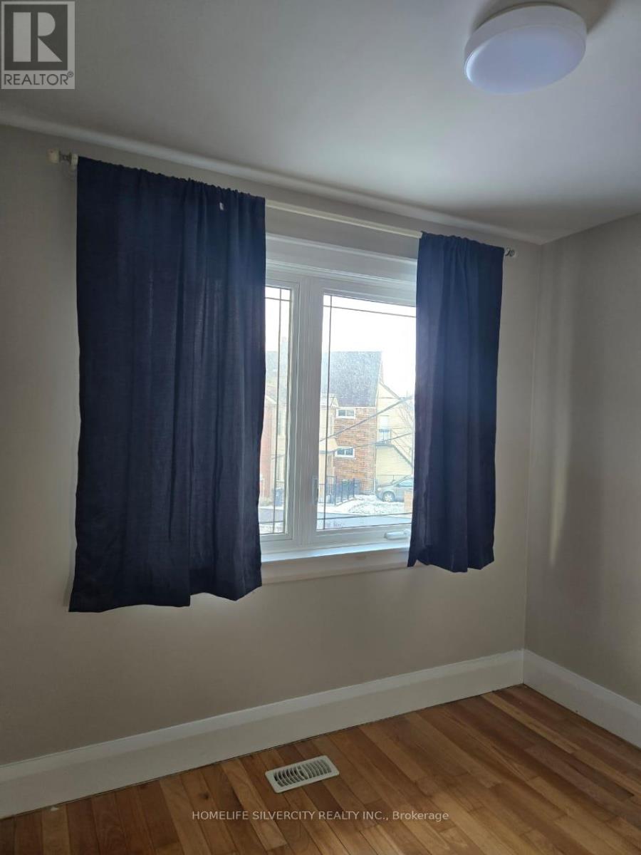 59 Bartonville Avenue W, Toronto, Ontario  M6M 2B4 - Photo 15 - W12631500