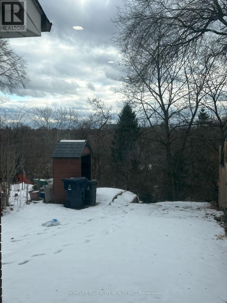 59 Bartonville Avenue W, Toronto, Ontario  M6M 2B4 - Photo 25 - W12631500