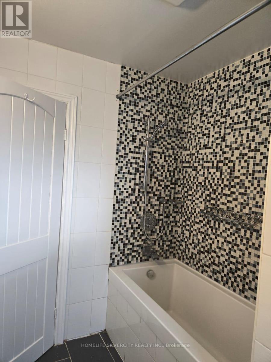 59 Bartonville Avenue W, Toronto, Ontario  M6M 2B4 - Photo 22 - W12631500