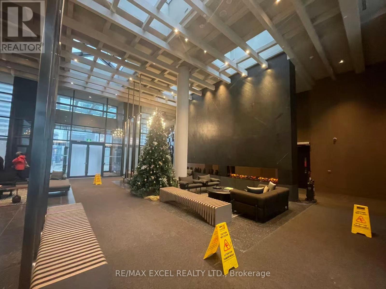 4006 - 8 Interchange Way, Vaughan, Ontario  L4K 0R2 - Photo 2 - N12639960