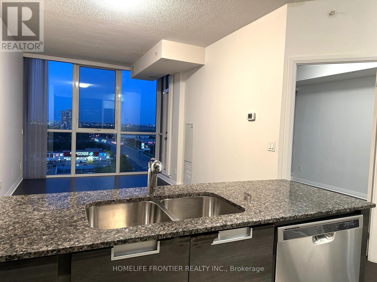 1106 - 55 Eglinton Avenue W, Mississauga, Ontario  L5R 0E4 - Photo 5 - W12639952