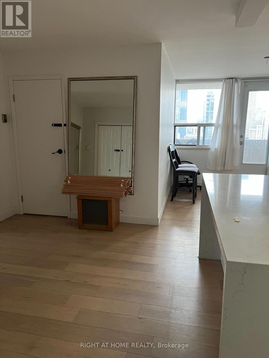 2201 - 40 Homewood Avenue, Toronto, Ontario M4Y 2K2 - Photo 10 - C12637758