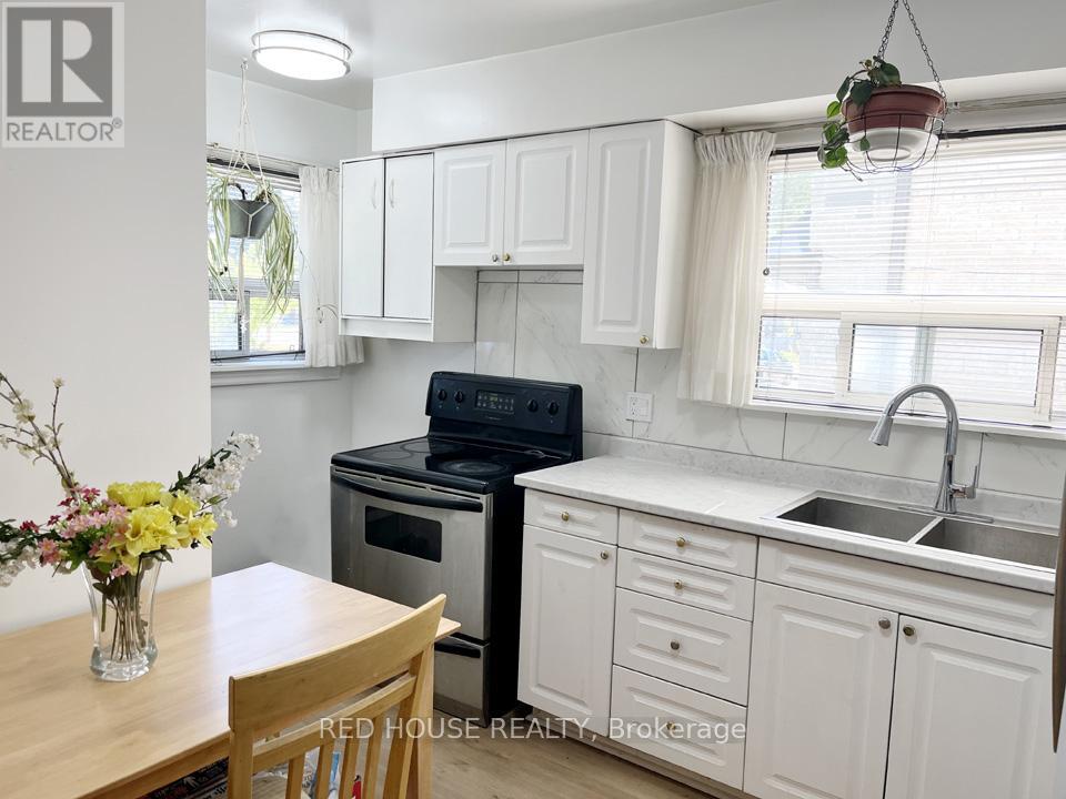 40 North Woodrow Boulevard, Toronto, Ontario  M1K 1W3 - Photo 2 - E12457551