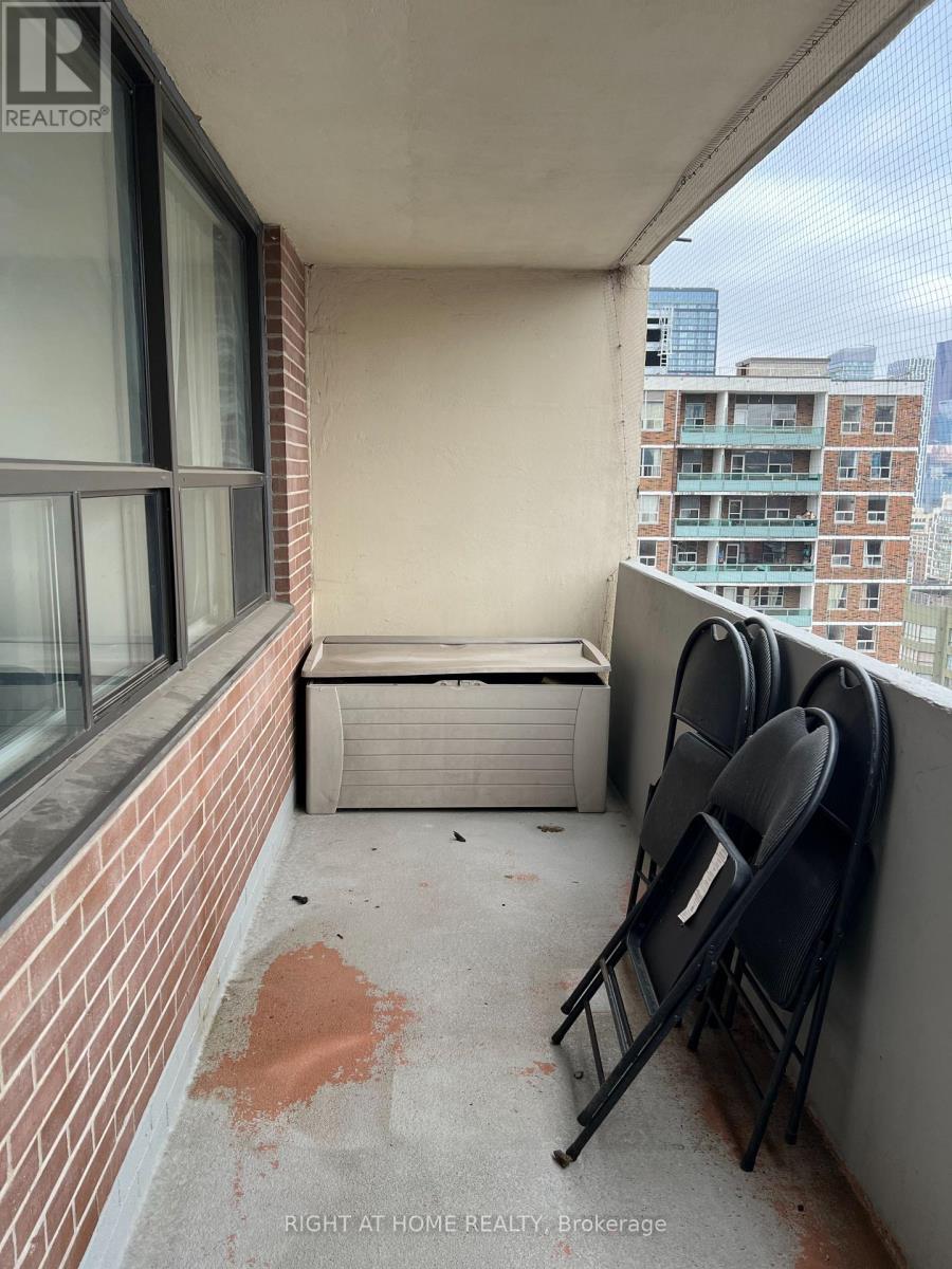 2201 - 40 Homewood Avenue, Toronto, Ontario M4Y 2K2 - Photo 11 - C12637758