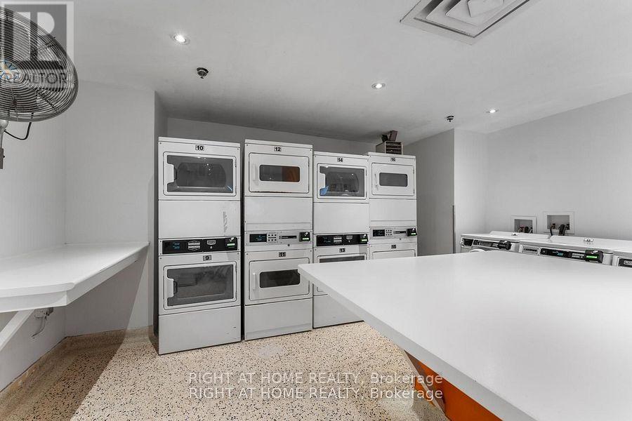 2201 - 40 Homewood Avenue, Toronto, Ontario M4Y 2K2 - Photo 17 - C12637758