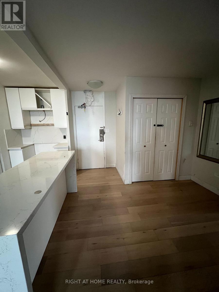 2201 - 40 Homewood Avenue, Toronto, Ontario M4Y 2K2 - Photo 4 - C12637758