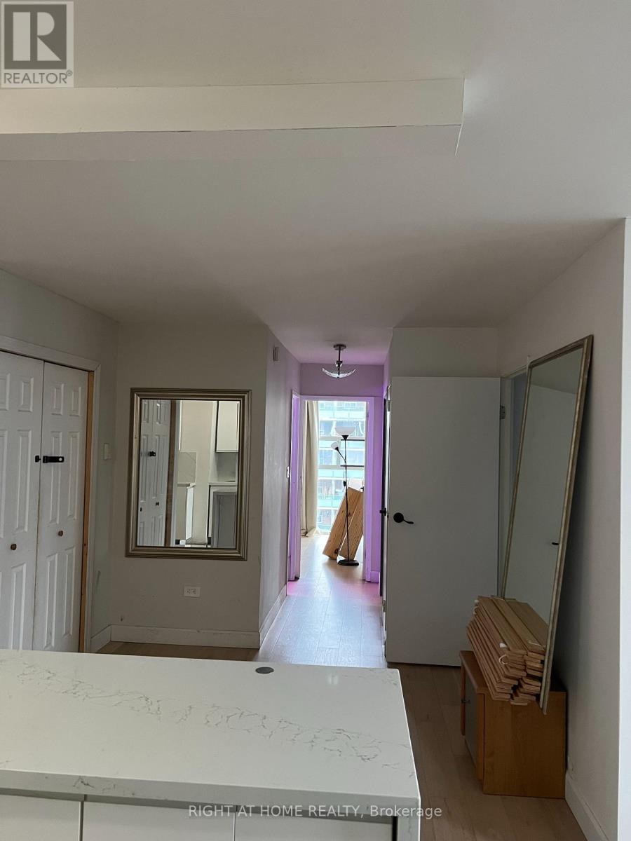 2201 - 40 Homewood Avenue, Toronto, Ontario M4Y 2K2 - Photo 6 - C12637758