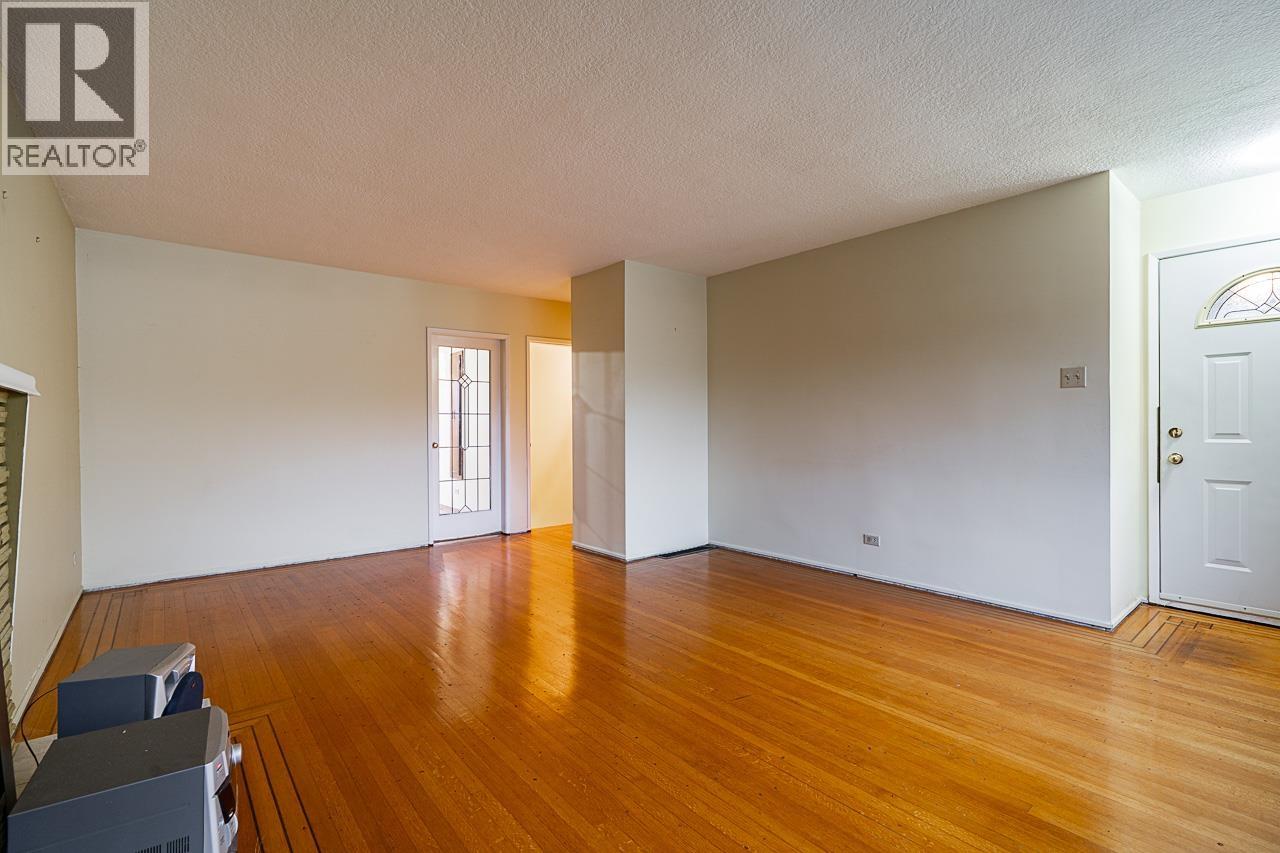 1174 Kelowna Street, Vancouver, British Columbia  V5K 4E2 - Photo 10 - R3074368